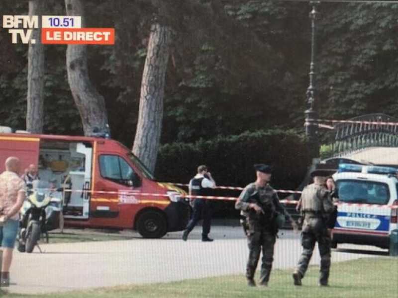 Cosa sappiamo dell'attacco con coltello in un parco giochi in Francia