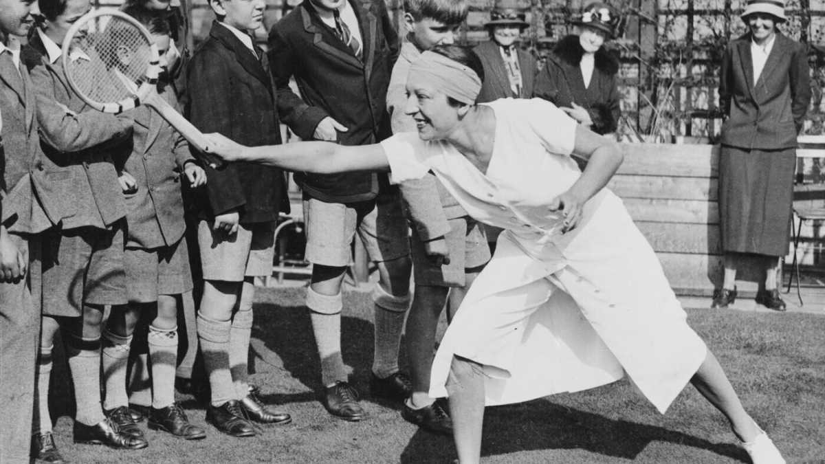 Immagine di Suzanne Lenglen, la divina. Chi è la donna a cui è stato dedicato il secondo stadio del Roland Garros