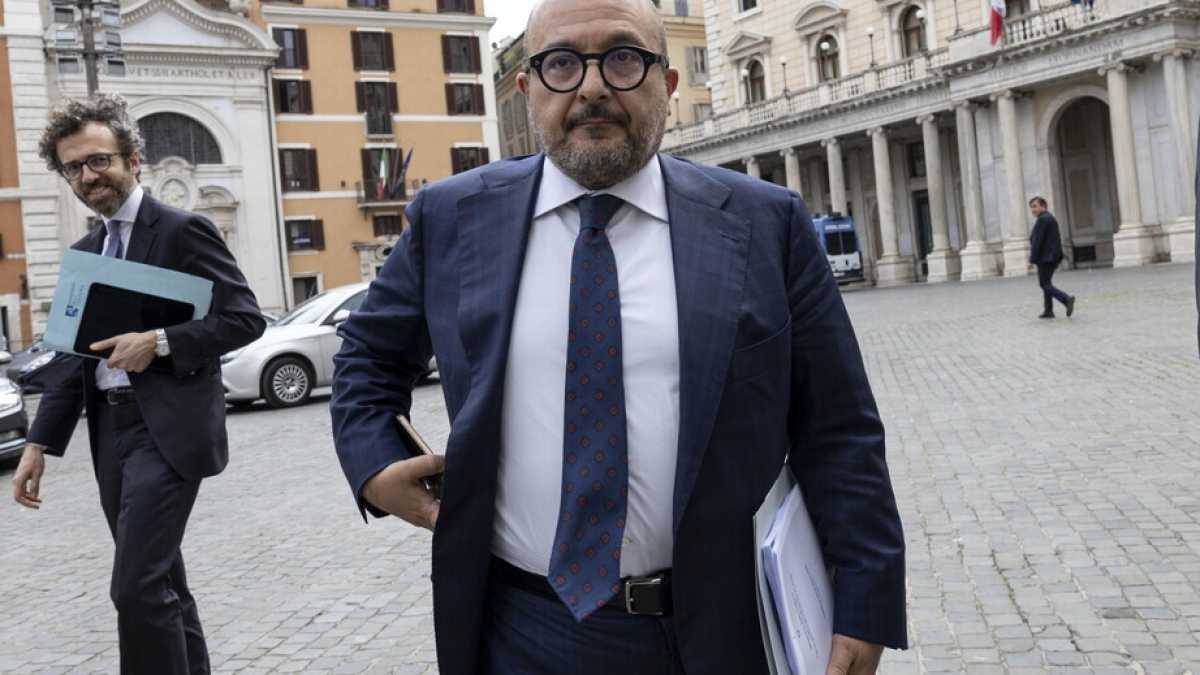 Immagine di Sangiuliano finanzia con 46 mila euro del ministero il suo consigliere Giubilei