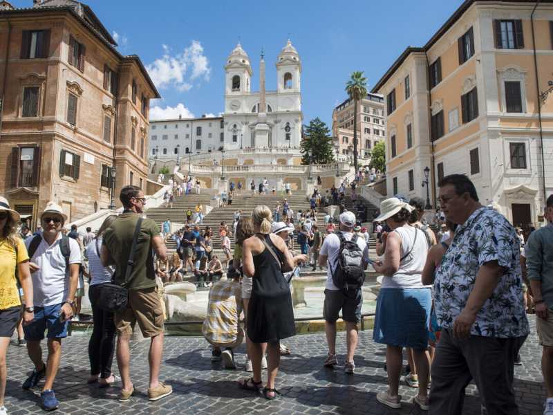Roma, turisti in centro nel giorno di Ferragosto (LaPresse)&nbsp;<br />