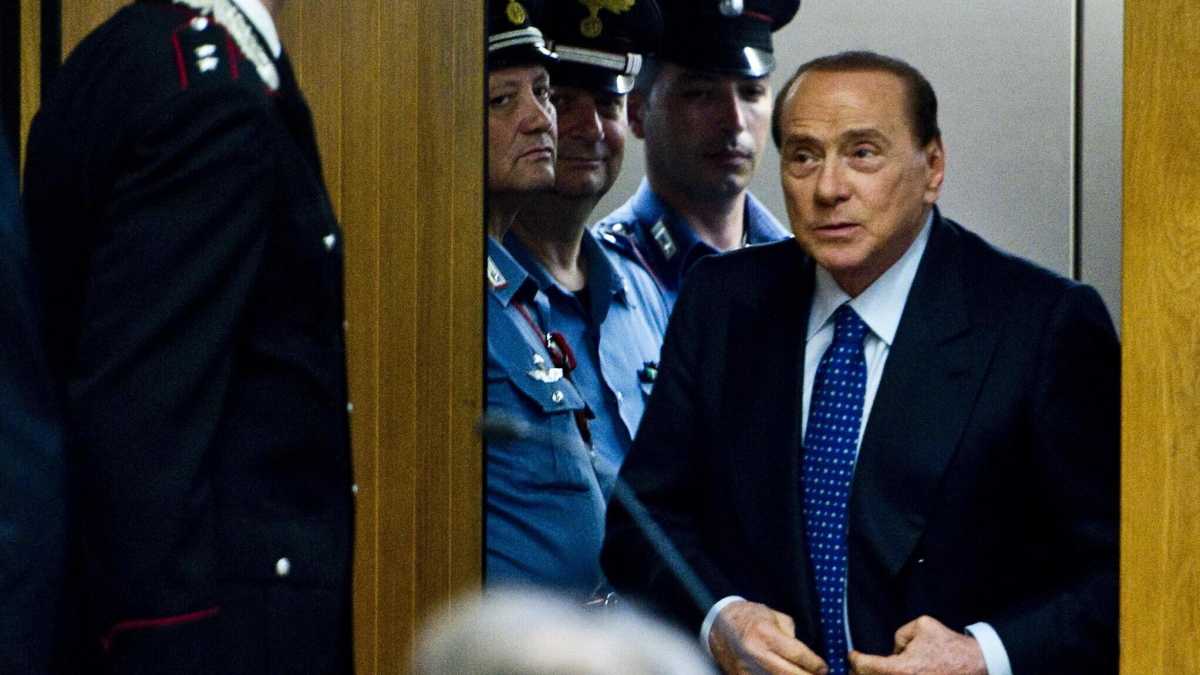 Immagine di Berlusconi, una vita sotto assedio giudiziario