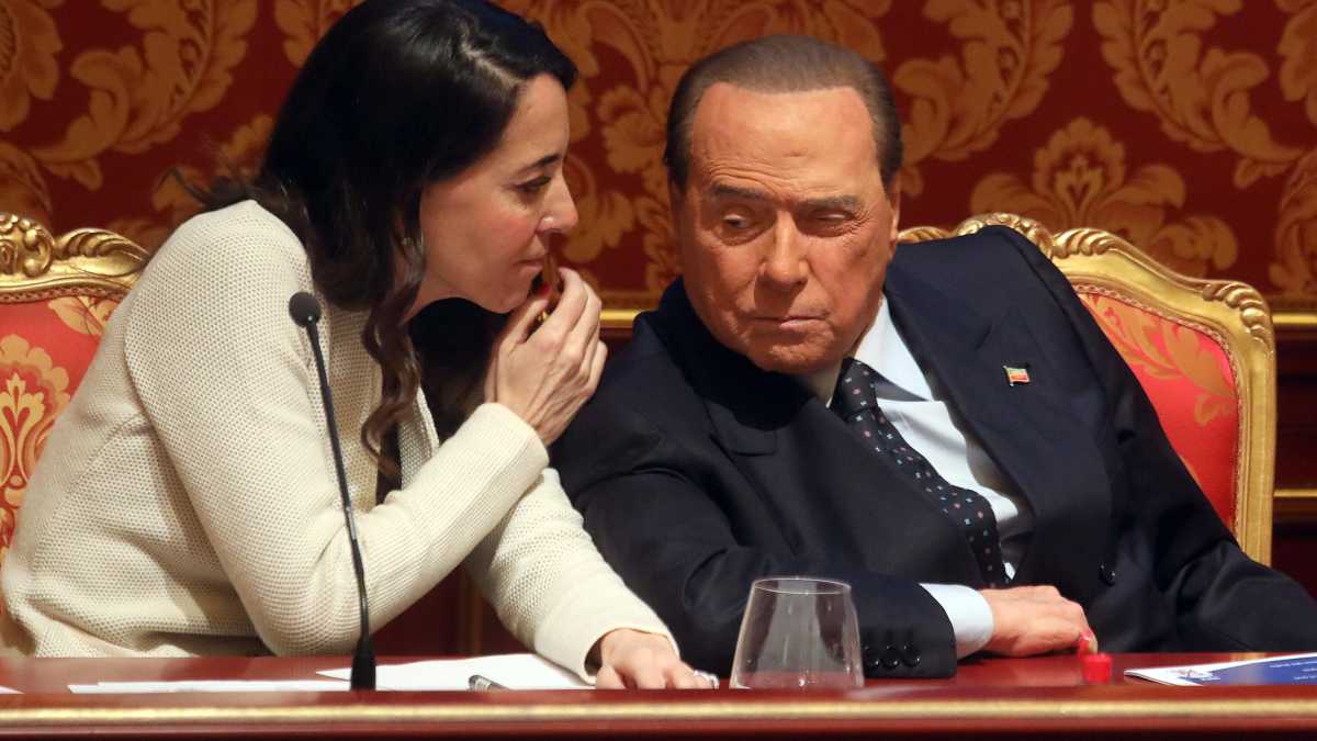 Immagine di L’eredità di Berlusconi: una politica più fimmina (e un Tajani con le zizze)