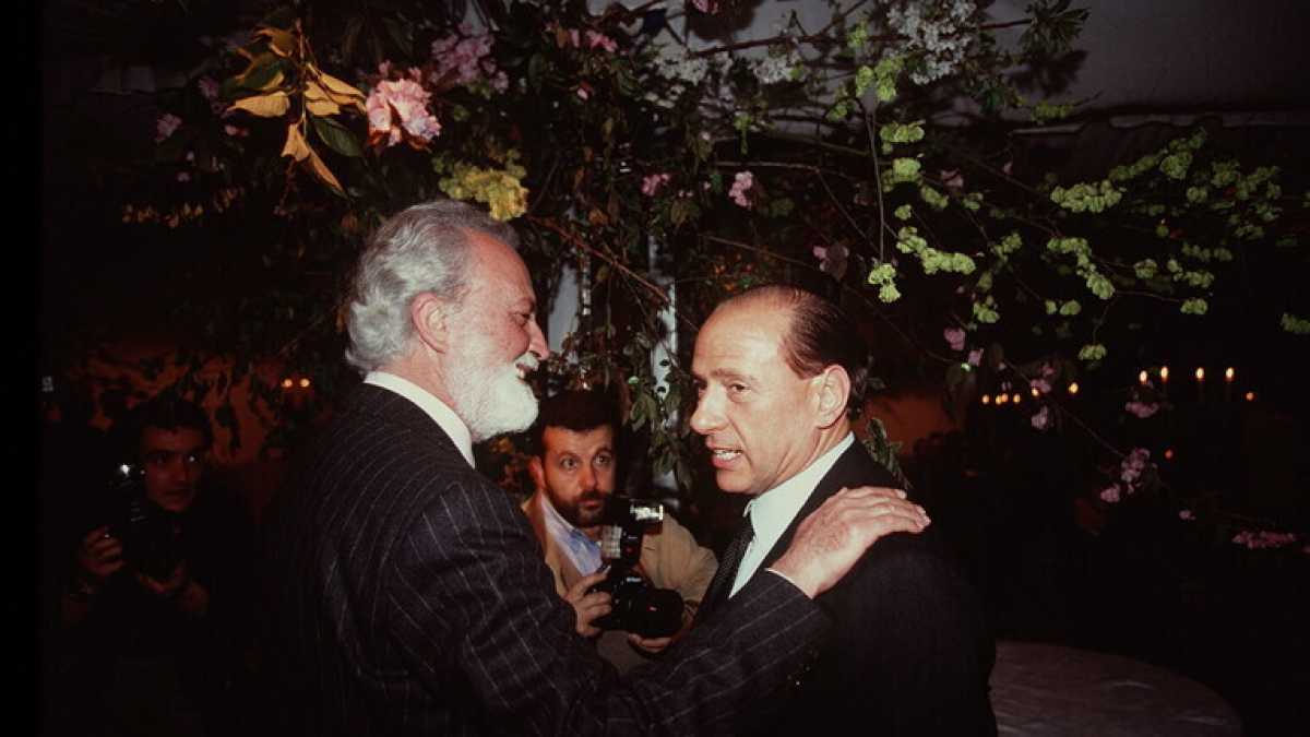 Immagine di Che cosa resta dei nostri amori e che cosa resta dei nostri litigi sul Cav? Una foto