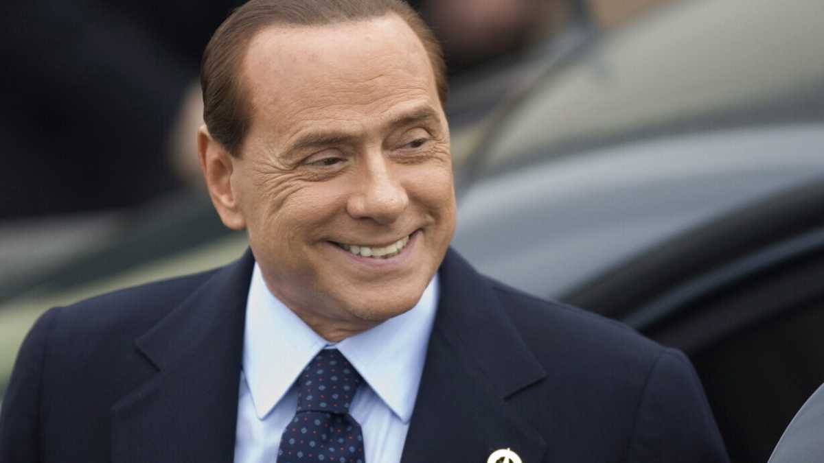 Immagine di Cosa ci dicono del berlusconismo i regali del Cav.