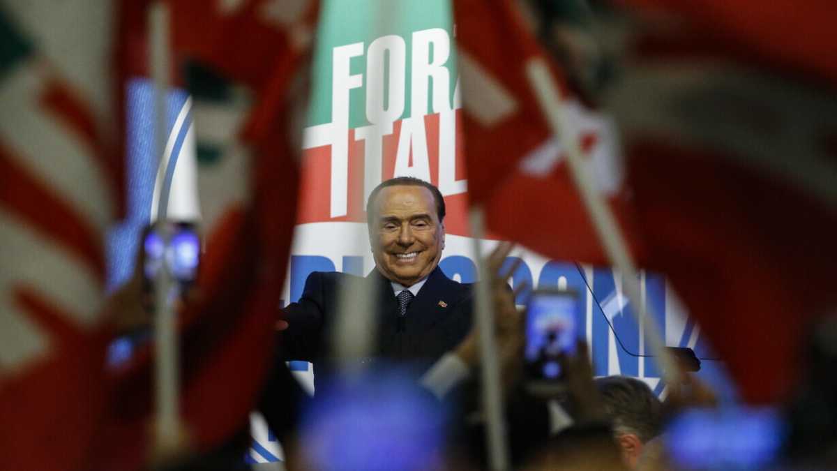 Immagine di Chi ha paura della camera ardente di Berlusconi?