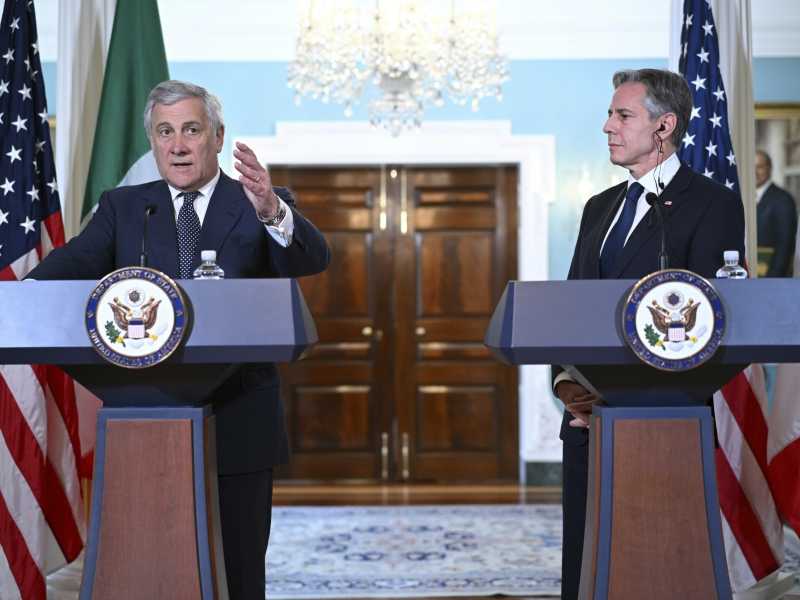 Antony Blinken e Antonio Tajani nella conferenza stampa di ieri sera a Washington (foto LaPresse)