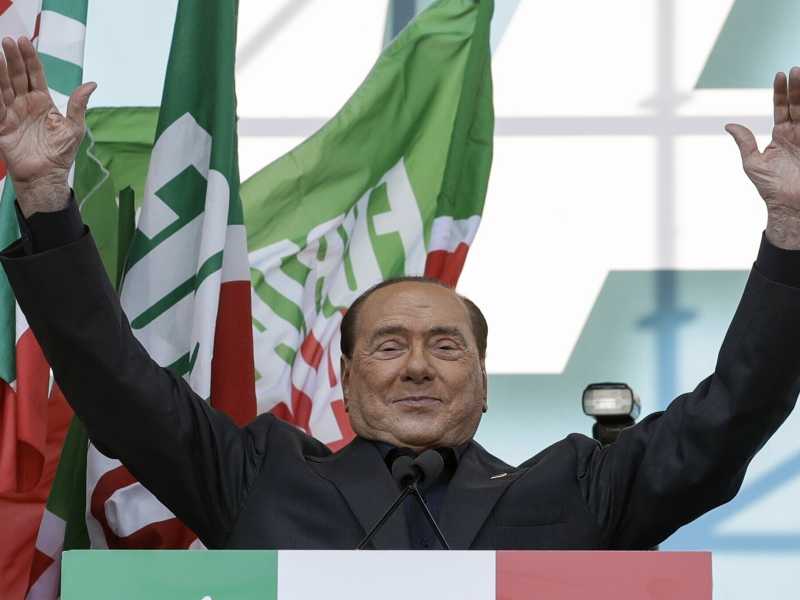 Berlusconi nel 2019 (AP Photo/Andrew Medichini) <br />