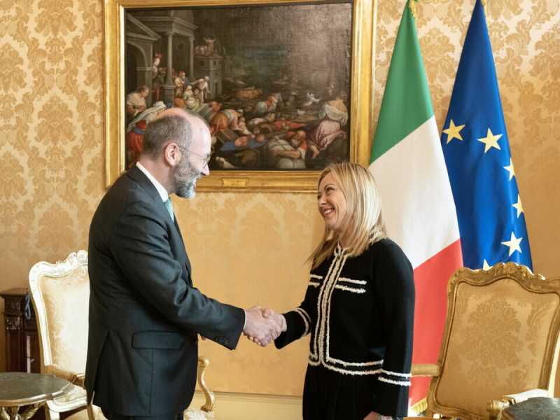 Manfred Weber e Giorgia Meloni (LaPresse)