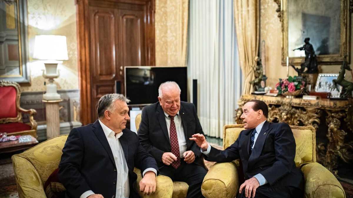 Immagine di Orbán a Milano e la fascinazione per Forza Italia