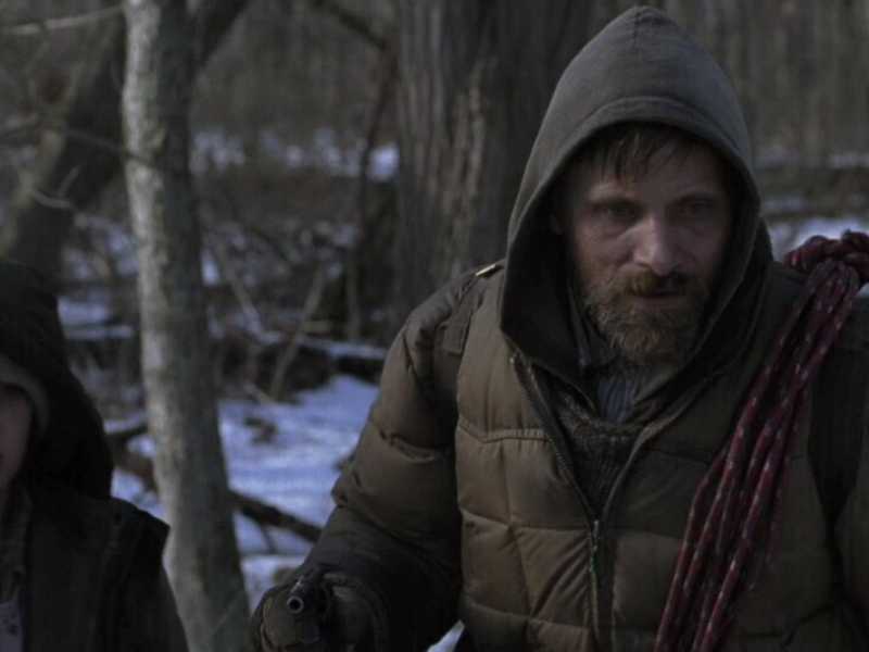 Un frame del film "La strada", uscito nel 2009 e tratto dal romanzo di Cormac McCarthy (Wikipedia)