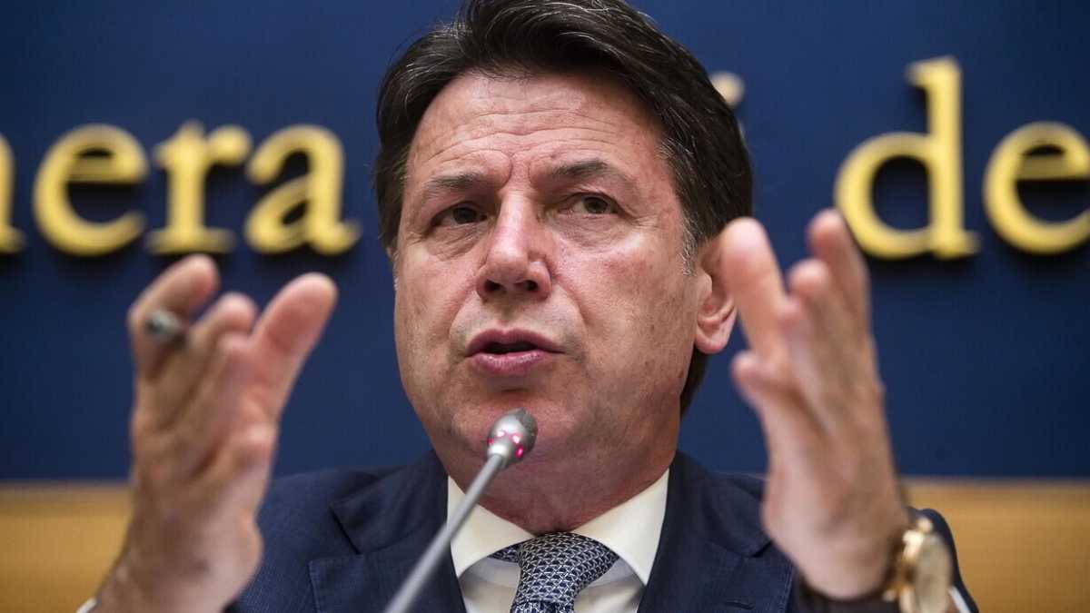 Immagine di Conte non è andato al funerale di Berlusconi “per rispetto”. Gli altri si vede che sono andati per dispetto