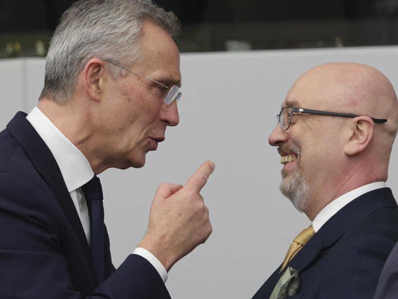 Kyrylo Budanov con Jens Stoltenberg (LaPresse)