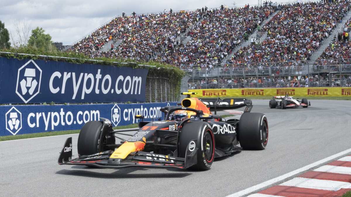 Immagine di In Canada mentre Verstappen domina a divertire è Fernando Alonso