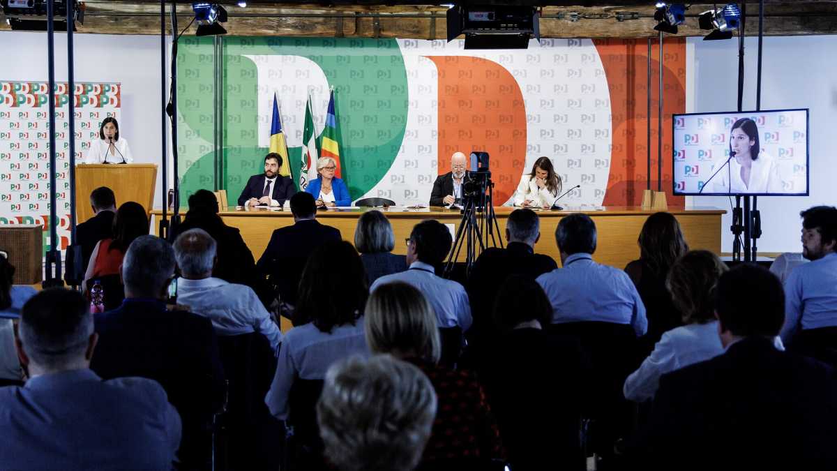 Immagine di La minoranza incalza Schlein sull'Ucraina. "Sbagliato andare a rimorchio del M5s", dice Bonaccini