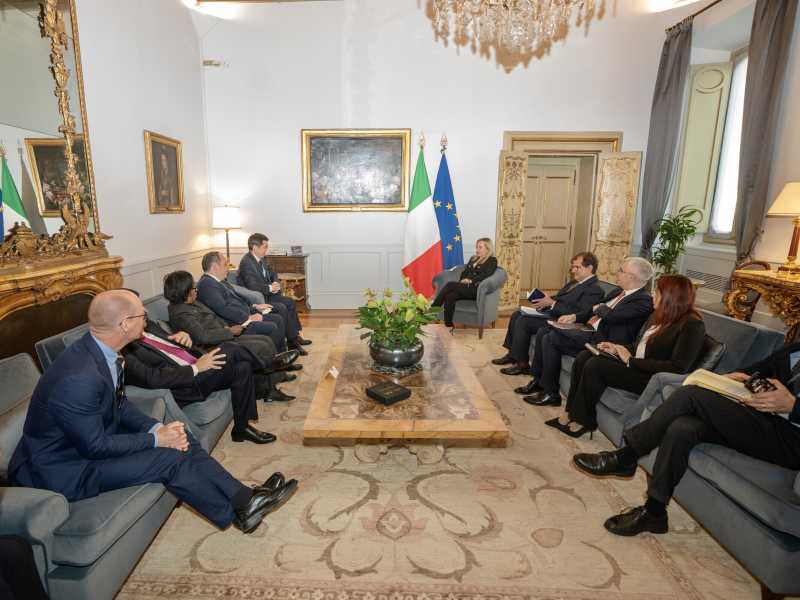 Giorgia Meloni durante la riunione con il comitato Expo (LaPresse/Palazzo Chigi)&nbsp;<br />