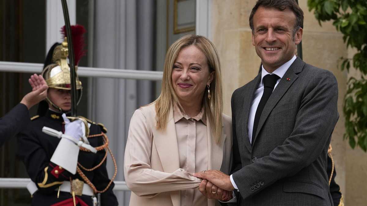 Immagine di Meloni e Macron, capirsi soltanto un po’: scene da un colloquio