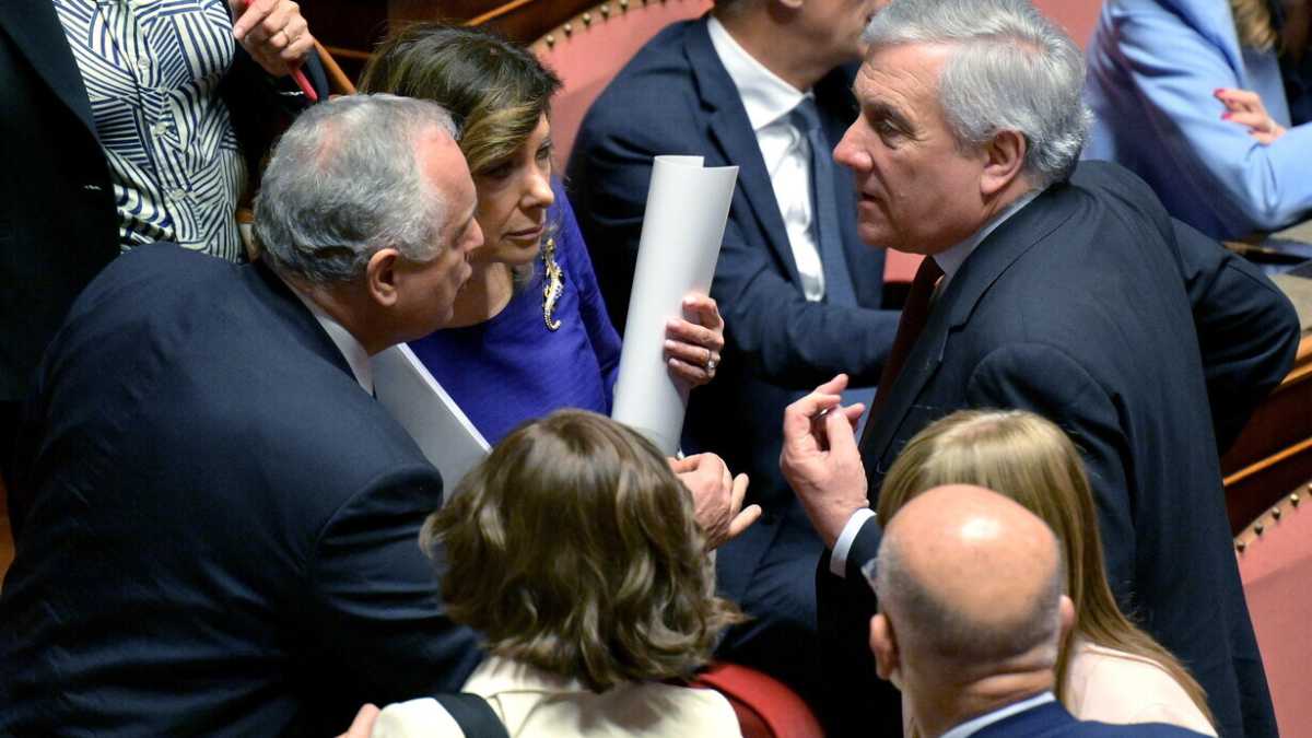 Immagine di Lotito manda sotto la maggioranza e avverte Meloni: "Questo è solo l'antipasto"