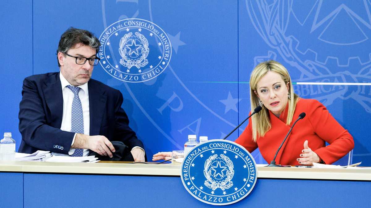 Immagine di "Ratificare il Mes conviene all'Italia". Un documento di Giorgetti inguaia Meloni