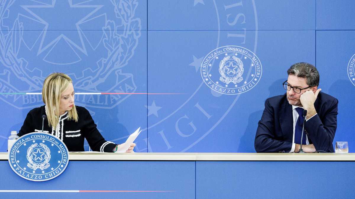 Immagine di Sul Mes si consuma lo scontro tra Giorgetti e Meloni. E intanto Tremonti se la ride