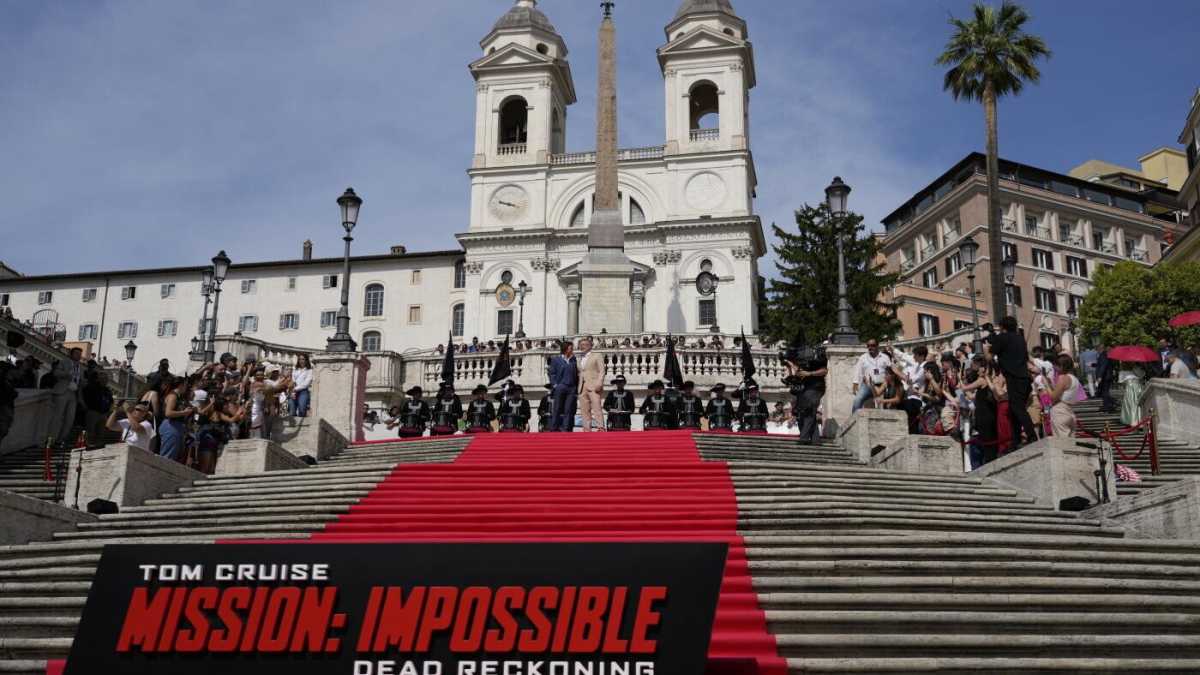 Immagine di L’arrivo di Tom Cruise, i Nastri d’Argento e al bagno degli uomini con la Buy