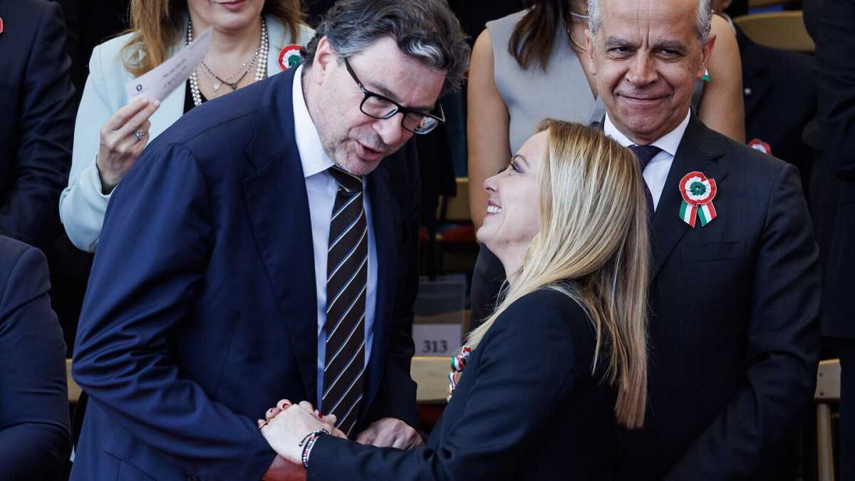 Immagine di Il tragico Giorgetti. Irriso e delegittimato: "Posso andarmene"