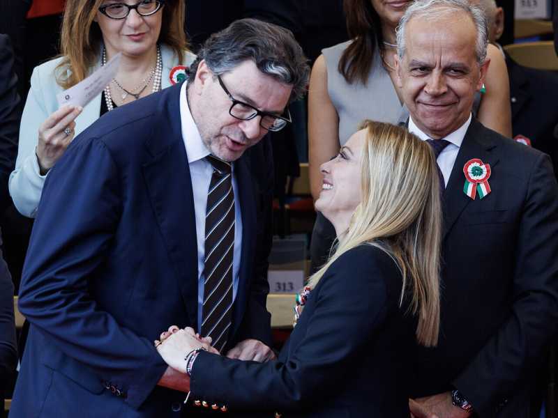 Il tragico Giorgetti. Irriso e delegittimato: "Posso andarmene"