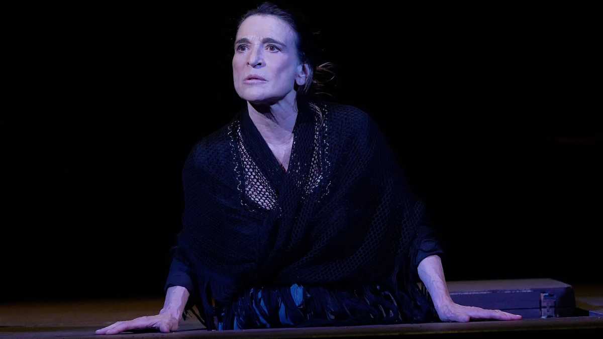 Immagine di Lina Sastri: “Il teatro è libertà in un mondo sempre più finto”