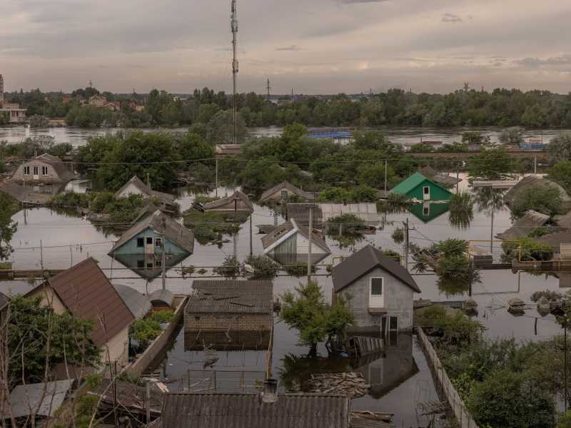<span style="color: rgb(8, 8, 8); font-family: Lato, sans-serif; font-size: 14px;">Un'area allagata a Kherson, in Ucraina (Roman Pilipey / Getty Images)</span>