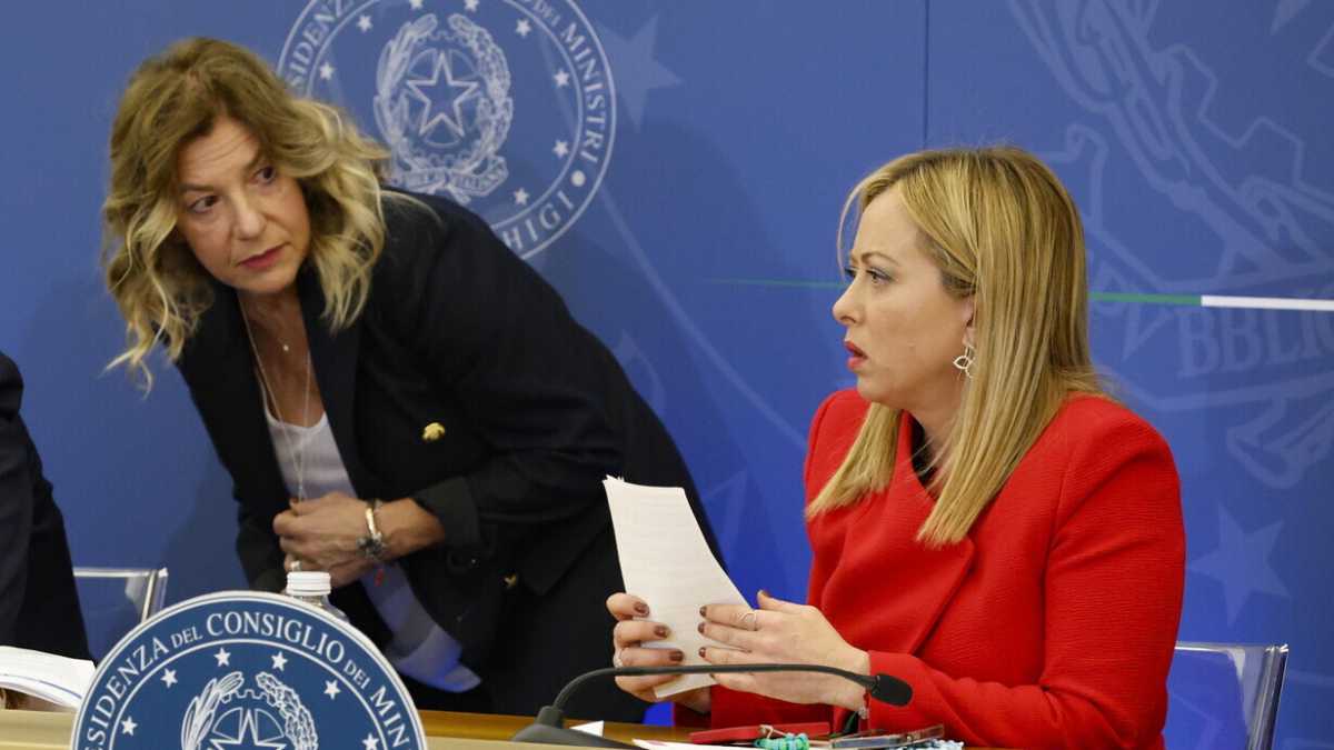 Immagine di Scurti, la segretaria di Meloni: "Non ho cacciato Sechi: aveva un'offerta migliore"