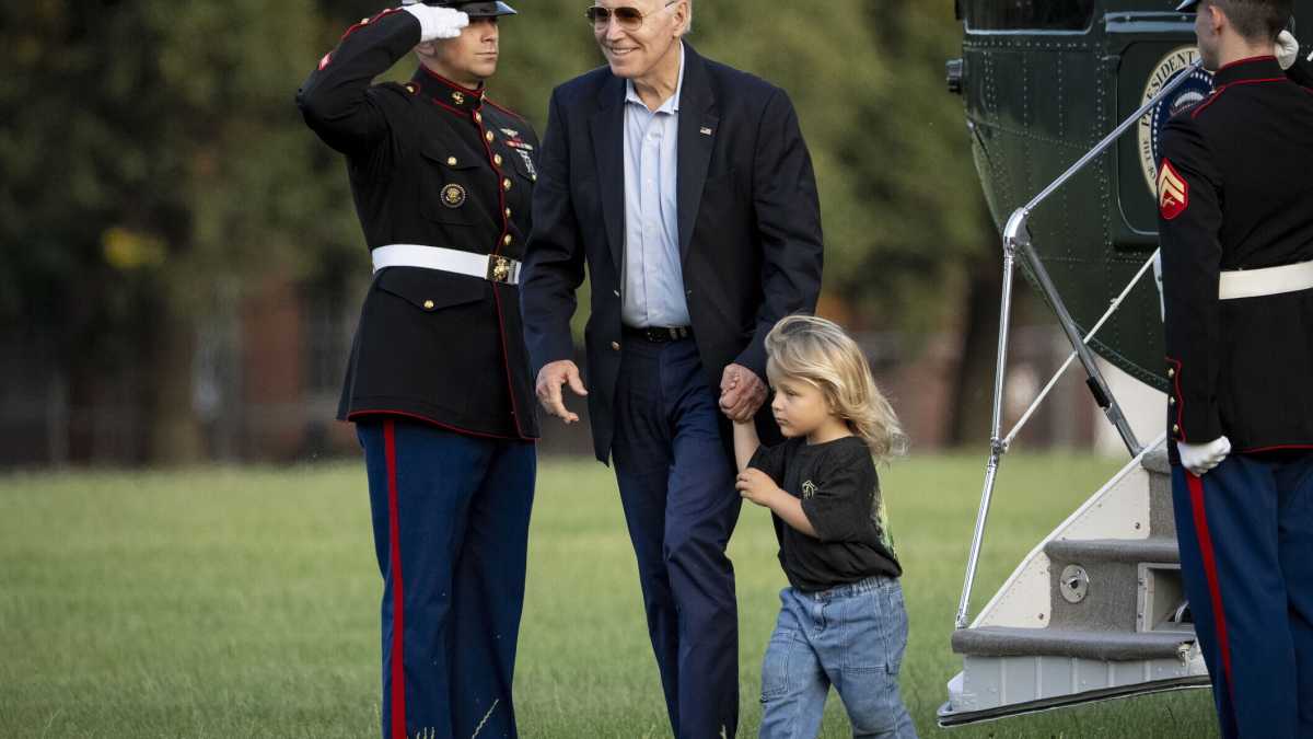 Immagine di Il produttore di Hollywood che trasforma Biden in un vecchietto glam