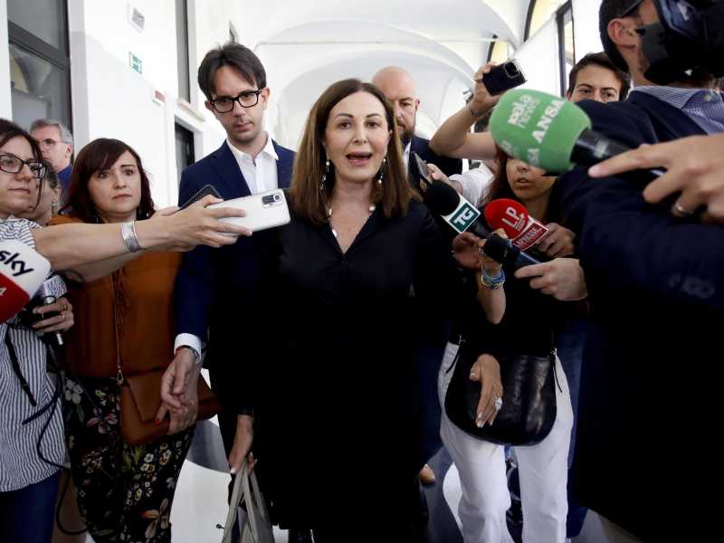 Open to Santanchè: Renzi sta con lei, ma la portavoce lascia. Meloni è "tesa"