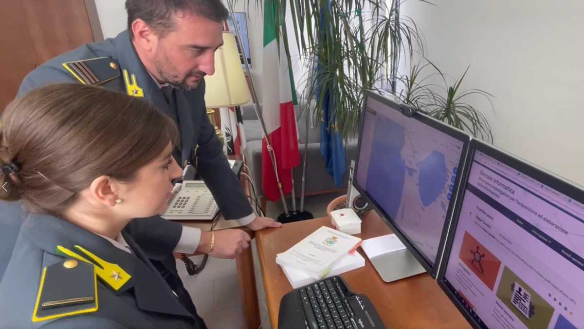Immagine di Cari evasori fiscali, sono l’unico gentleman che paga le tasse, in un paese di pezzenti
