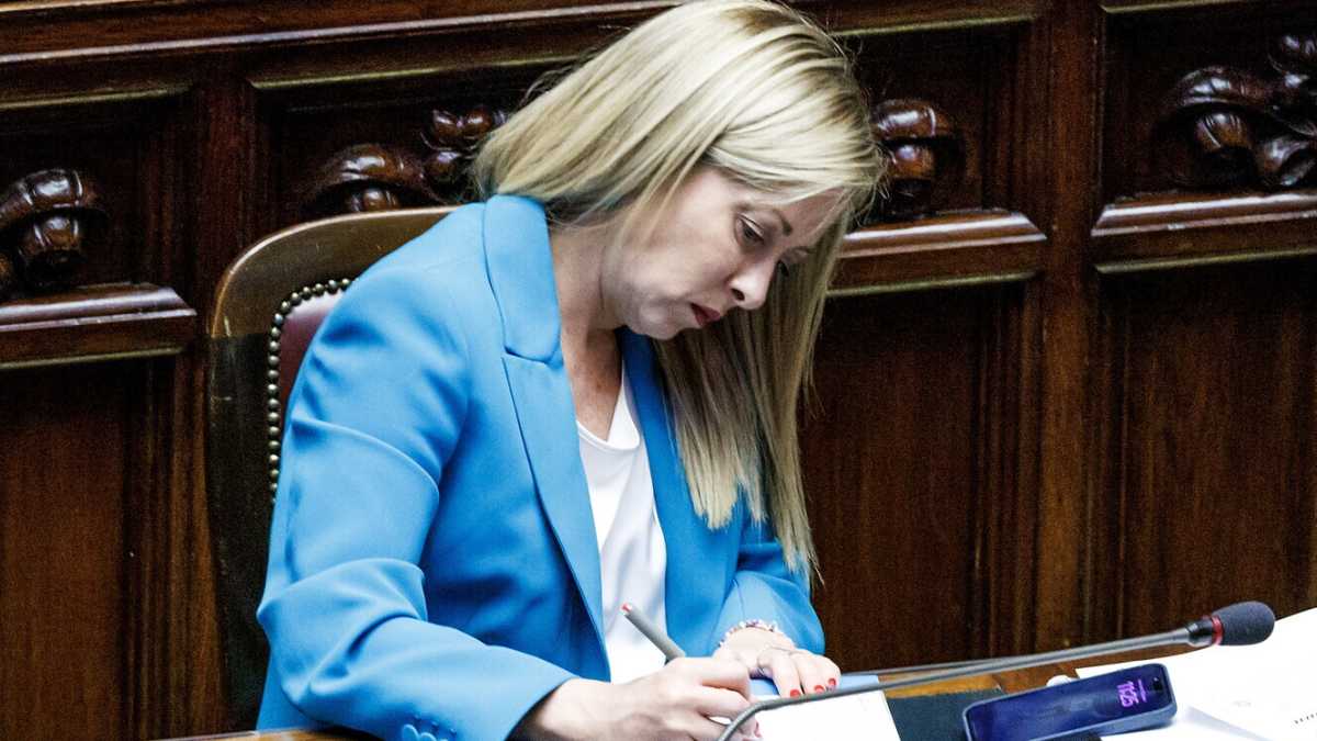 Immagine di Meloni parla di "logica di pacchetto" in Ue. Ma rischia il pacco