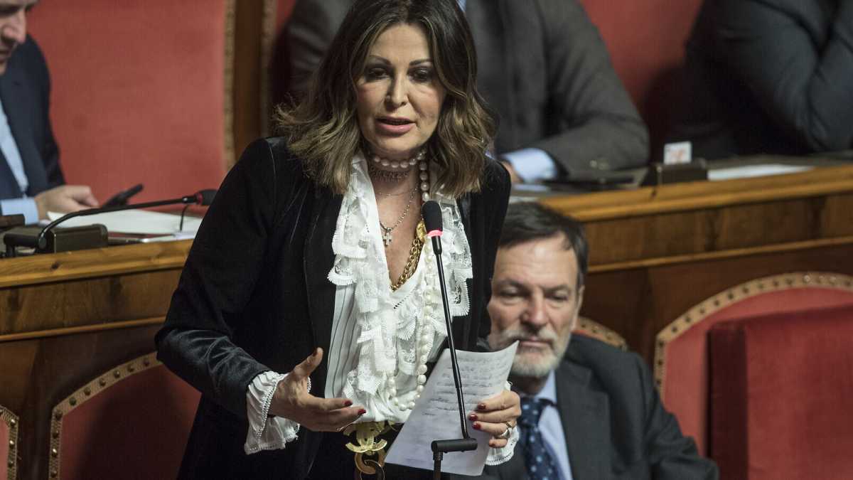 Immagine di Il pastrocchio del governo su Santanchè spiegato dai cinque deputati di destra che non sono caduti nell'imboscata