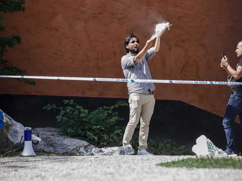 Bruciato (di nuovo) il Corano a Stoccolma. Reazione dura della Turchia