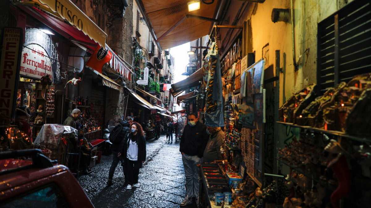 Immagine di Napoli fuori misura