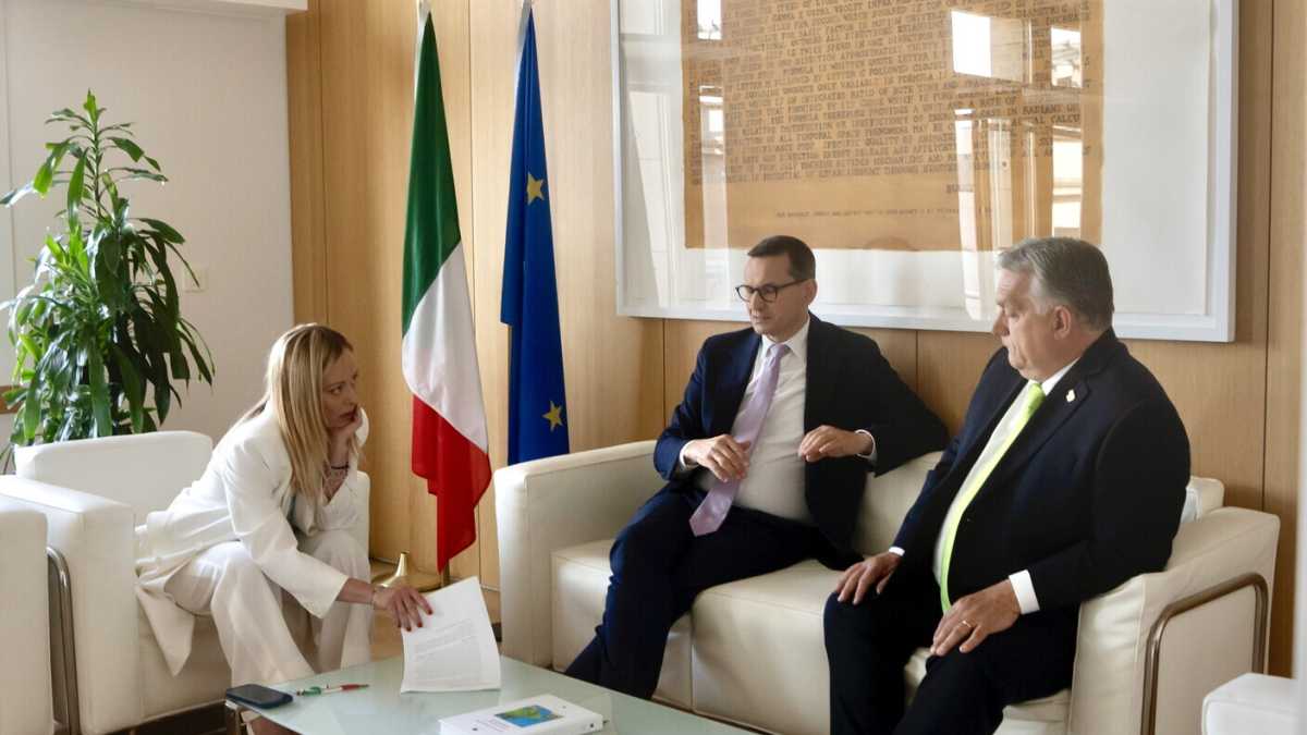 Immagine di Salta la mediazione di Meloni con Orban e Morawiecki. Nessun capitolo migranti nelle conclusioni del vertice