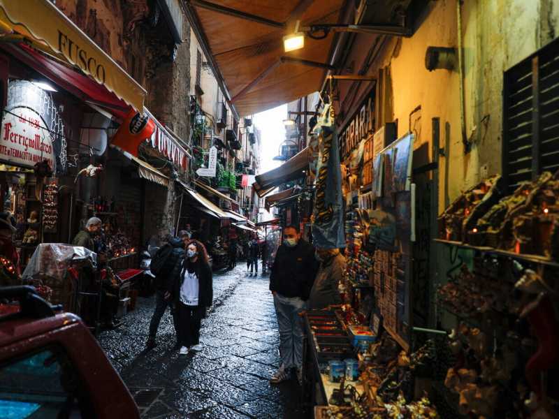 Napoli fuori misura