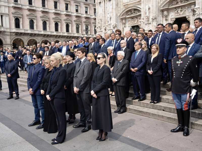 I figli di Silvio Berlusconi e la sua compagna Marta Fascina ai funerali del Cav. (Ansa)&nbsp;<br />