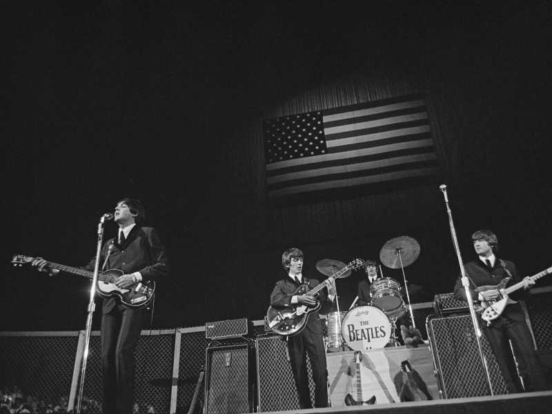 <span style="color: rgb(8, 8, 8); font-family: Lato, sans-serif; font-size: 14px;">I Beatles in una foto del 1964 (William Lovelace / Getty Images)</span>