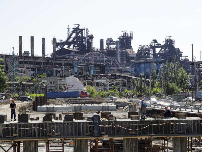 Mariupol, la devastazione con vista Mare d'Azov