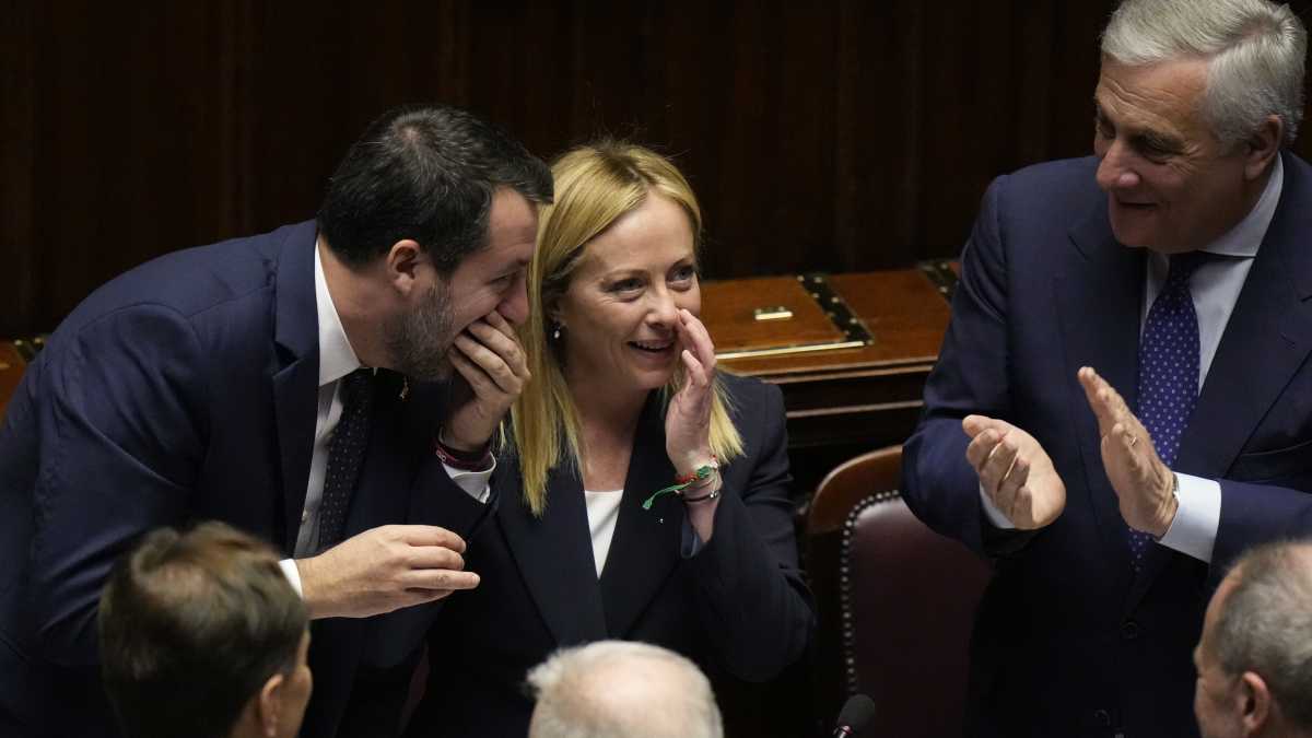 Immagine di Meloni prende tempo sulle alleanze In Europa. Tajani a Salvini: "No a Le Pen e Afd". Ma la Lega: "Niente diktat"