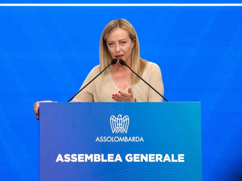 Le esportazioni e gli acquisti arretrano. Per Meloni è ora di una svolta