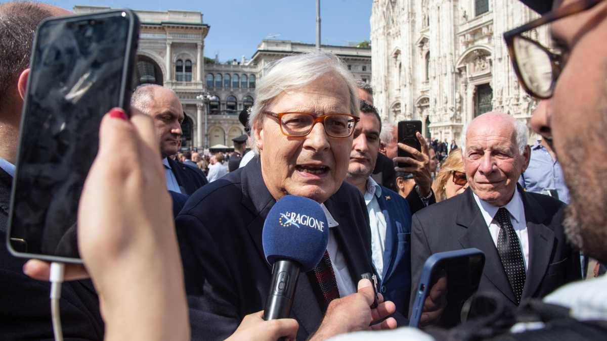 Immagine di Invidia per Sgarbi, capace di connettersi con la tradizione erotico-italiana