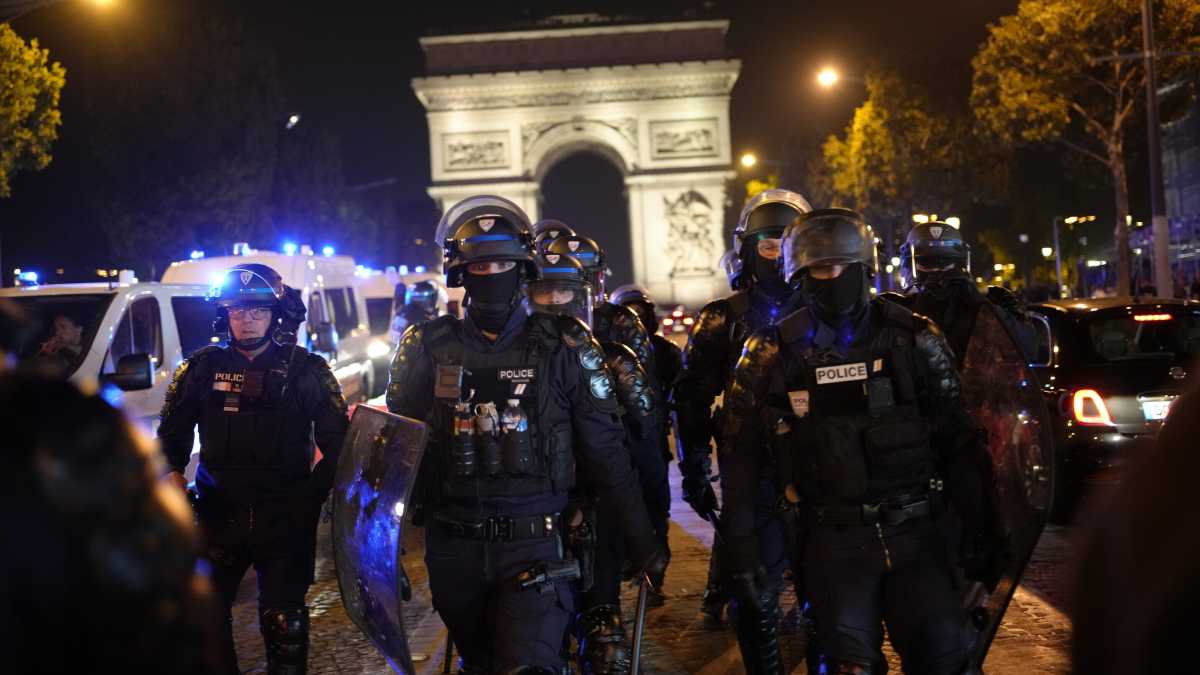 Immagine di Il piano sulle banlieue cestinato e l’integrazione. Le proteste francesi secondo il sociologo Kokoreff