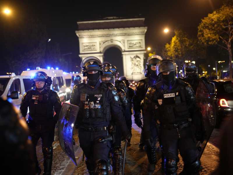 Il piano sulle banlieue cestinato e l’integrazione. Le proteste francesi secondo il sociologo Kokoreff