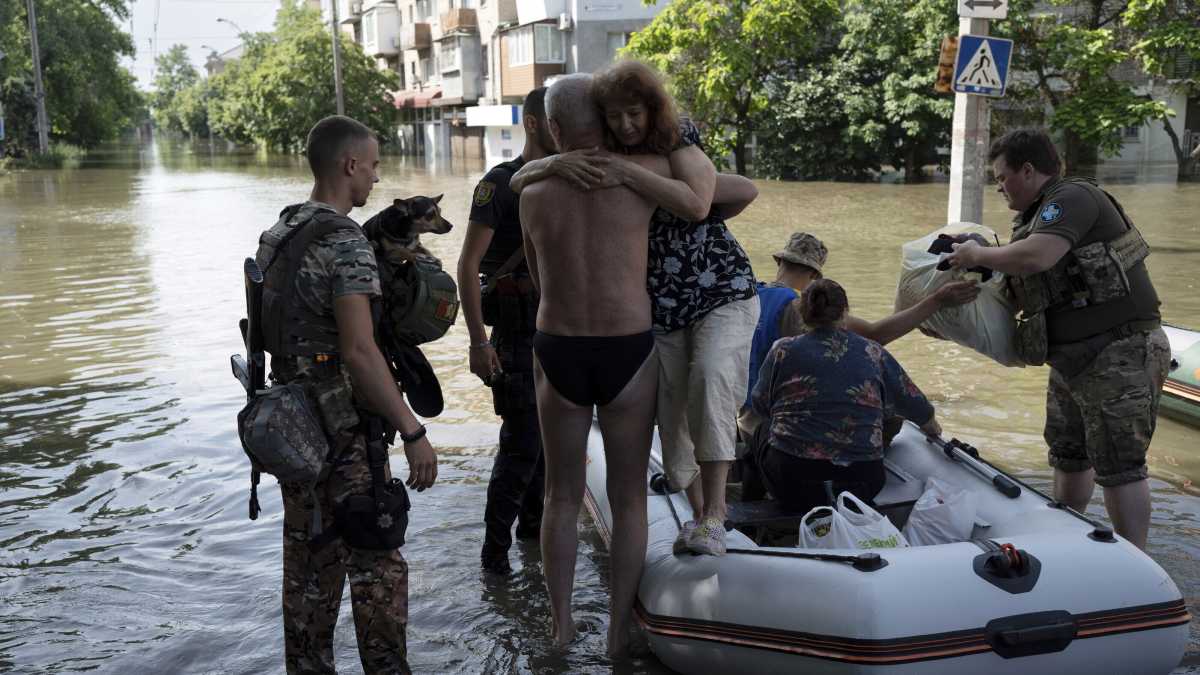 Immagine di Gli alluvionati nell’Ucraina libera temono per i dispersi nelle zone occupate che i russi non cercano