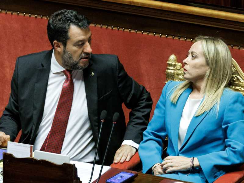 Meloni pronta a fare l'equilibrista a Varsavia, e Salvini la pungola: "Accetterà veti a danno dei suoi alleati?"