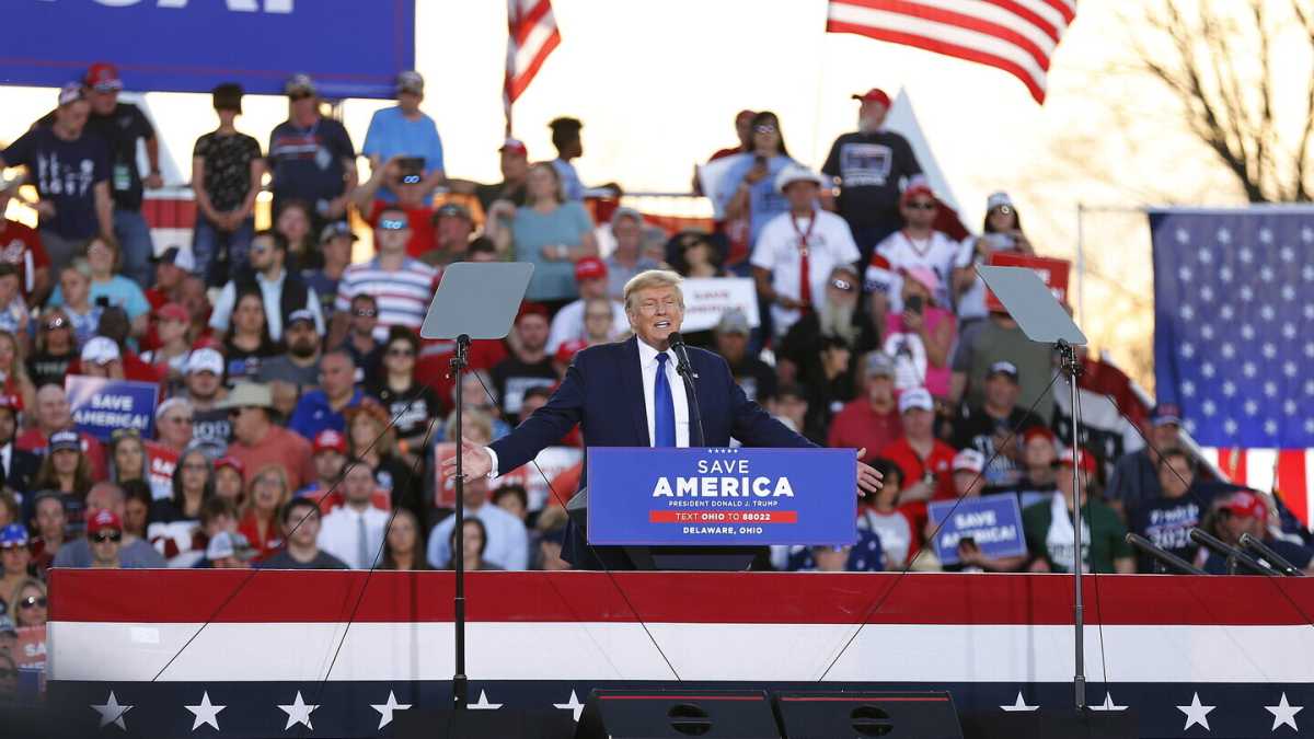 Immagine di Trump e DeSantis cercano il sostegno di "Moms for Liberty"