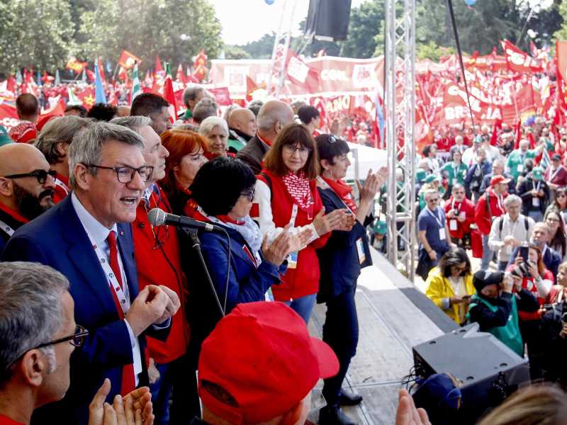 L'ora dei corpi intermedi. Indagine su una rivoluzione silenziosa